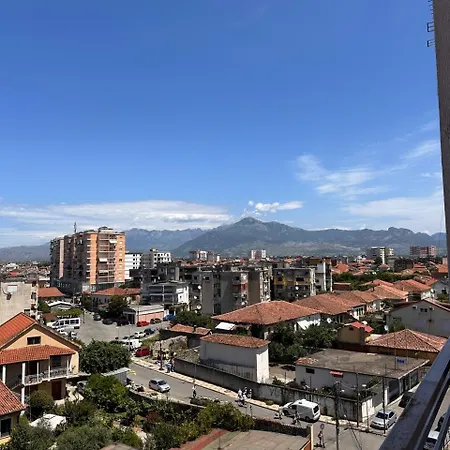 Enisi *